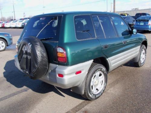 Photo Image Gallery: Toyota Rav4 in Deep Jewel Green Pearl (6P3)  YEARS: -