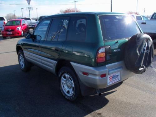 Photo Image Gallery: Toyota Rav4 in Deep Jewel Green Pearl (6P3)  YEARS: -