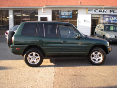 Photo Image Gallery: Toyota Rav4 in Deep Jewel Green Pearl (6P3)  YEARS: -
