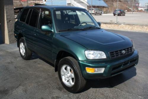 Photo Image Gallery: Toyota Rav4 in Deep Jewel Green Pearl (6P3)  YEARS: -