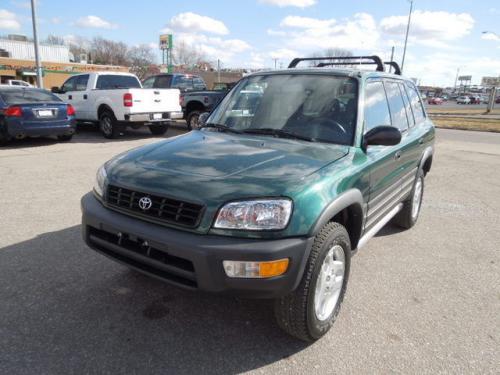 Photo Image Gallery: Toyota Rav4 in Deep Jewel Green Pearl (6P3)  YEARS: -