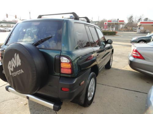 Photo Image Gallery: Toyota Rav4 in Deep Jewel Green Pearl (6P3)  YEARS: -