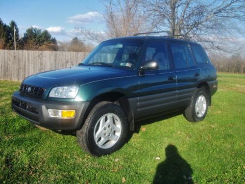 Photo Image Gallery: Toyota Rav4 in Deep Jewel Green Pearl (6P3)  YEARS: -