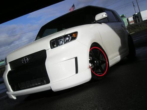 Photo Image Gallery & Touchup Paint: Scion XB in Super White   (040)  YEARS: 2008-2013