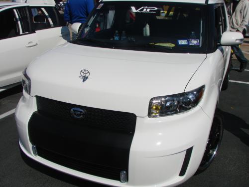 Photo Image Gallery & Touchup Paint: Scion XB in Super White   (040)  YEARS: 2008-2013
