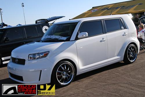 Photo Image Gallery & Touchup Paint: Scion XB in Super White   (040)  YEARS: 2008-2013