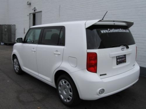 Photo Image Gallery & Touchup Paint: Scion XB in Super White   (040)  YEARS: 2008-2013