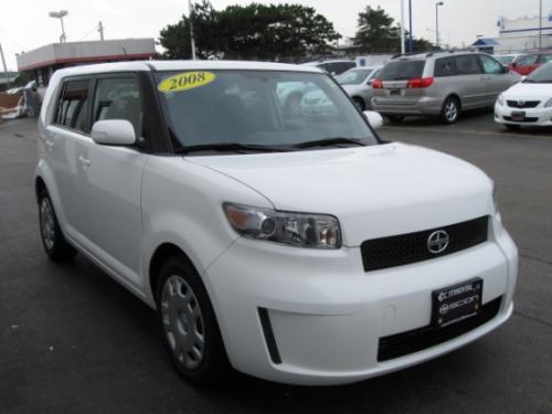 Photo Image Gallery & Touchup Paint: Scion XB in Super White   (040)  YEARS: 2008-2013