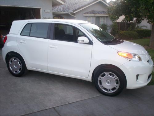 Photo Image Gallery & Touchup Paint: Scion XD in Super White   (040)  YEARS: 2008-2013