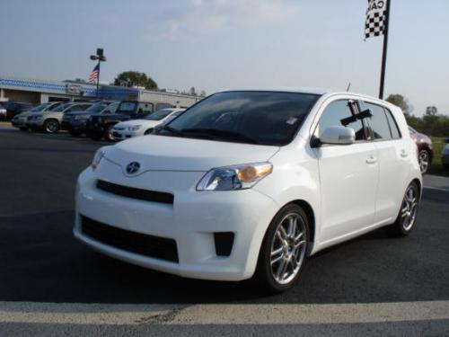 Photo Image Gallery & Touchup Paint: Scion XD in Super White   (040)  YEARS: 2008-2013