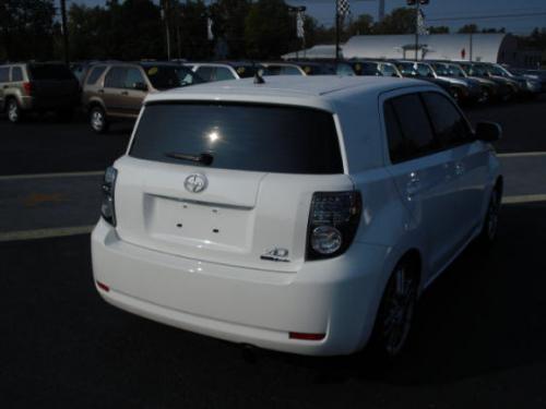 Photo Image Gallery & Touchup Paint: Scion XD in Super White   (040)  YEARS: 2008-2013