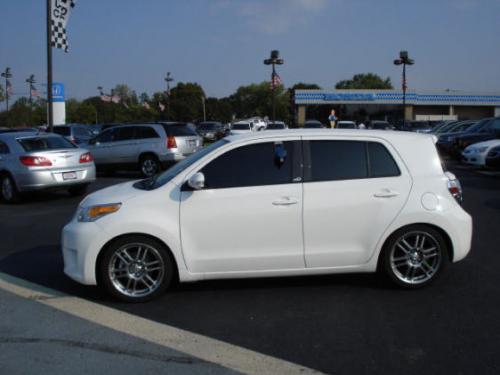 Photo Image Gallery & Touchup Paint: Scion XD in Super White   (040)  YEARS: 2008-2013