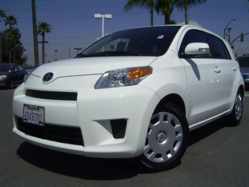Photo Image Gallery & Touchup Paint: Scion XD in Super White   (040)  YEARS: 2008-2013