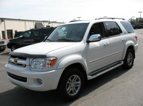 Photo Image Gallery & Touchup Paint: Toyota Sequoia in Super White   (040)  YEARS: 2007-2007