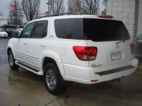 Photo Image Gallery & Touchup Paint: Toyota Sequoia in Super White   (040)  YEARS: 2007-2007
