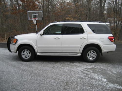 Photo Image Gallery & Touchup Paint: Toyota Sequoia in Natural White   (056)  YEARS: 2001-2006