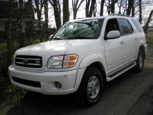 Photo Image Gallery & Touchup Paint: Toyota Sequoia in Natural White   (056)  YEARS: 2001-2006