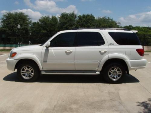 Photo Image Gallery & Touchup Paint: Toyota Sequoia in Natural White   (056)  YEARS: 2001-2006