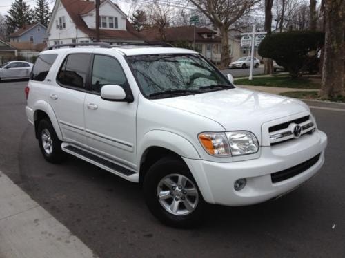 Photo Image Gallery & Touchup Paint: Toyota Sequoia in Natural White   (056)  YEARS: 2001-2006