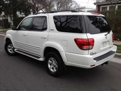 Photo Image Gallery & Touchup Paint: Toyota Sequoia in Natural White   (056)  YEARS: 2001-2006
