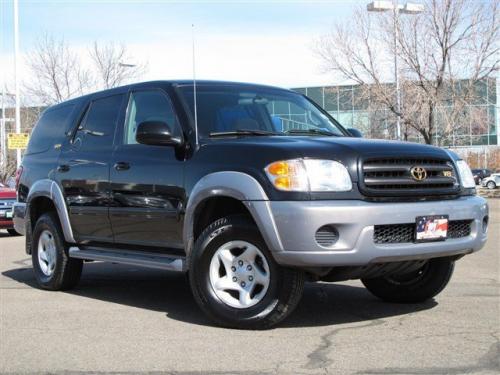 Photo Image Gallery: Toyota Sequoia in Black On Thunder Gray (202A)  YEARS: -