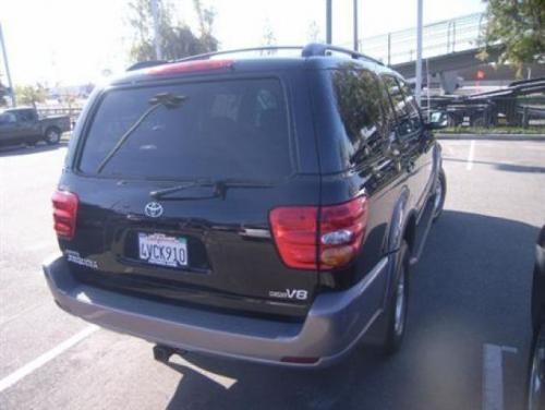 Photo Image Gallery: Toyota Sequoia in Black On Thunder Gray (202A)  YEARS: -