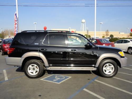 Photo Image Gallery: Toyota Sequoia in Black On Thunder Gray (202A)  YEARS: -