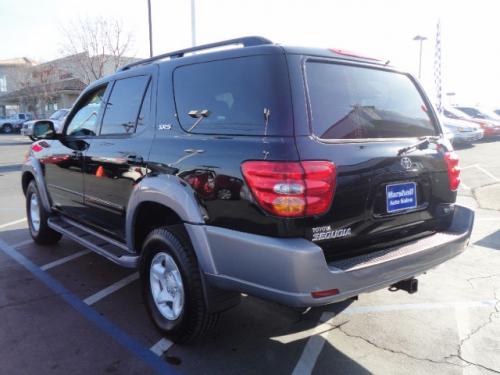 Photo Image Gallery: Toyota Sequoia in Black On Thunder Gray (202A)  YEARS: -
