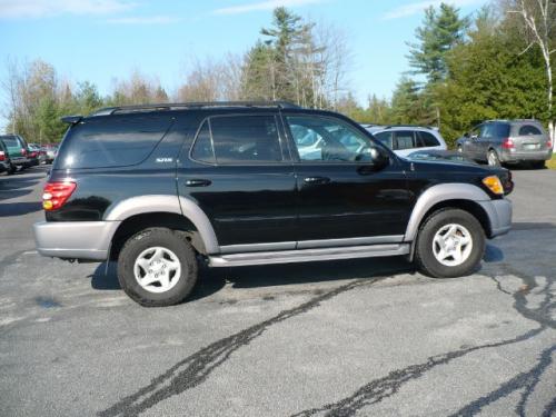 Photo Image Gallery: Toyota Sequoia in Black On Thunder Gray (202A)  YEARS: -