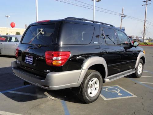 Photo Image Gallery: Toyota Sequoia in Black On Thunder Gray (202A)  YEARS: -