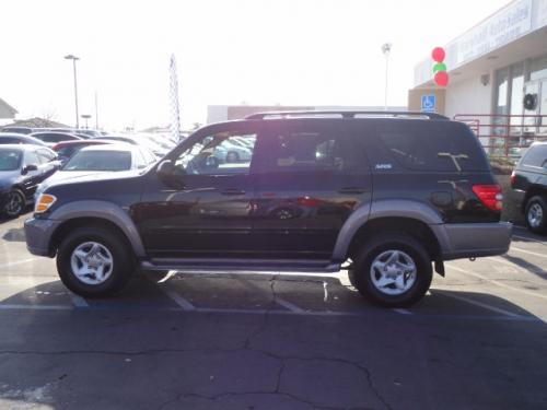 Photo Image Gallery: Toyota Sequoia in Black On Thunder Gray (202A)  YEARS: -