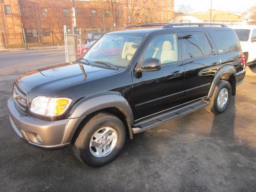Photo Image Gallery: Toyota Sequoia in Black On Phantom Gray (202B)  YEARS: -