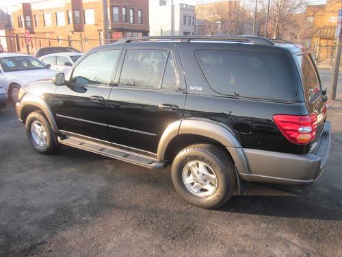 Photo Image Gallery: Toyota Sequoia in Black On Phantom Gray (202B)  YEARS: -