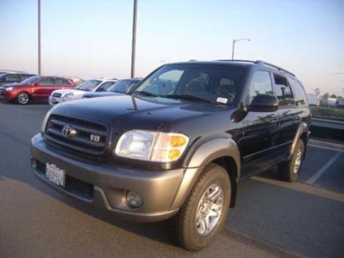 Photo Image Gallery: Toyota Sequoia in Black On Phantom Gray (202B)  YEARS: -