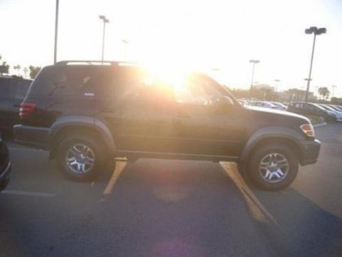 Photo Image Gallery: Toyota Sequoia in Black On Phantom Gray (202B)  YEARS: -