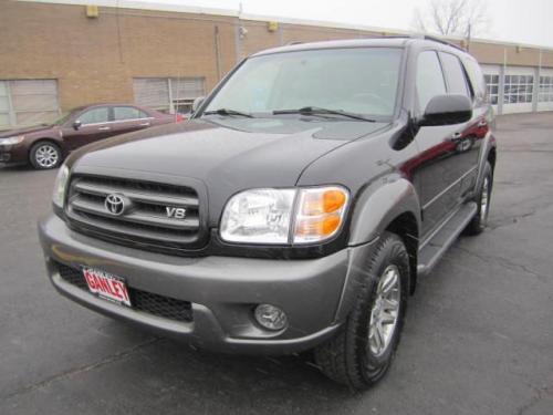 Photo Image Gallery: Toyota Sequoia in Black On Phantom Gray (202B)  YEARS: -