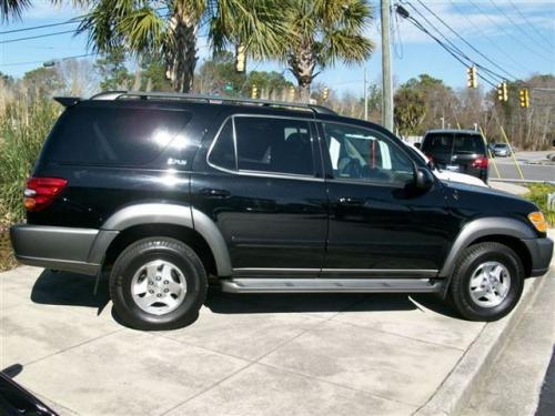 Photo Image Gallery: Toyota Sequoia in Black On Phantom Gray (202B)  YEARS: -