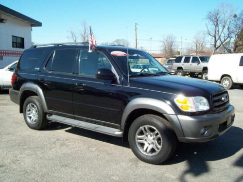 Photo Image Gallery: Toyota Sequoia in Black On Phantom Gray (202B)  YEARS: -