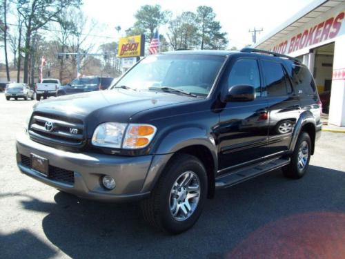 Photo Image Gallery: Toyota Sequoia in Black On Phantom Gray (202B)  YEARS: -