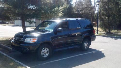 Photo Image Gallery & Touchup Paint: Toyota Sequoia in Black    (202)  YEARS: 2001-2007