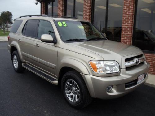 Photo Image Gallery & Touchup Paint: Toyota Sequoia in Desert Sand Mica  (4Q2)  YEARS: 2005-2007