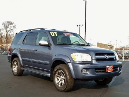 Photo Image Gallery & Touchup Paint: Toyota Sequoia in Blue Steel Metallic  (8J7)  YEARS: 2005-2007