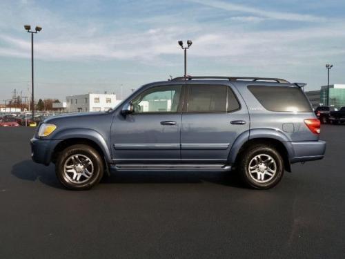 Photo Image Gallery & Touchup Paint: Toyota Sequoia in Blue Steel Metallic  (8J7)  YEARS: 2005-2007