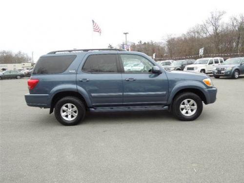 Photo Image Gallery & Touchup Paint: Toyota Sequoia in Blue Steel Metallic  (8J7)  YEARS: 2005-2007