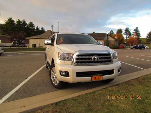 Photo Image Gallery & Touchup Paint: Toyota Sequoia in Blizzard Pearl   (070)  YEARS: 2010-2013