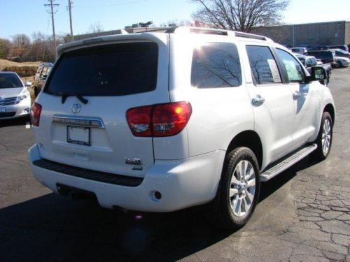 Photo Image Gallery & Touchup Paint: Toyota Sequoia in Blizzard Pearl   (070)  YEARS: 2010-2013