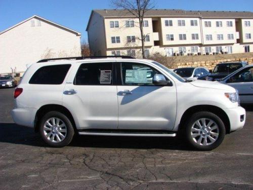 Photo Image Gallery & Touchup Paint: Toyota Sequoia in Blizzard Pearl   (070)  YEARS: 2010-2013
