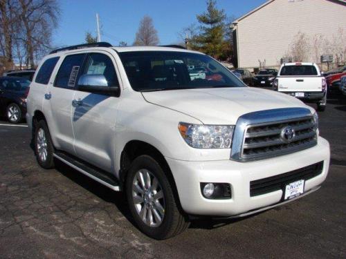 Photo Image Gallery & Touchup Paint: Toyota Sequoia in Blizzard Pearl   (070)  YEARS: 2010-2013