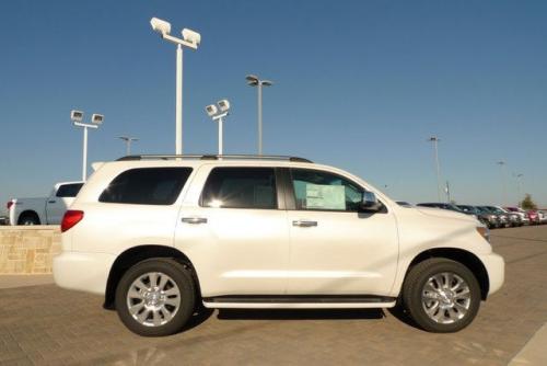 Photo Image Gallery & Touchup Paint: Toyota Sequoia in Blizzard Pearl   (070)  YEARS: 2010-2013