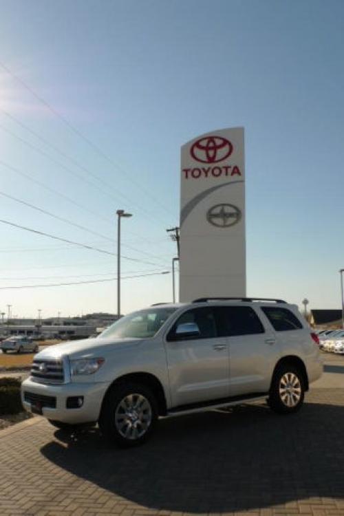 Photo Image Gallery & Touchup Paint: Toyota Sequoia in Blizzard Pearl   (070)  YEARS: 2010-2013